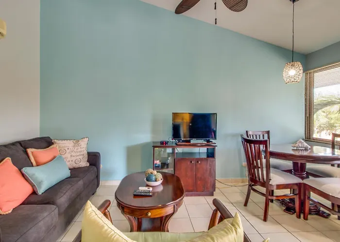 Playas Del Condo: Walk To & Restaurants Apartment