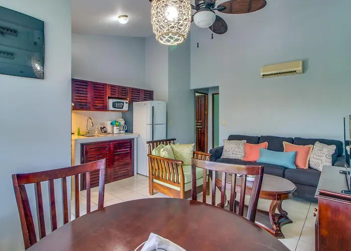 Apartment Playas Del Condo: Walk To & Restaurants *
