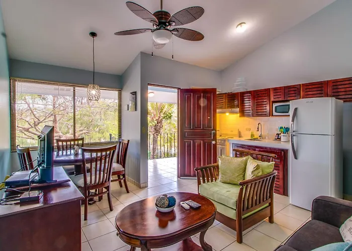 Apartment Playas Del Condo: Walk To & Restaurants