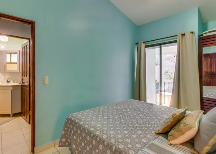 Apartment Playas Del Condo: Walk To & Restaurants
