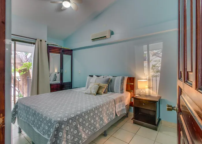 Apartment Playas Del Condo: Walk To & Restaurants Coco