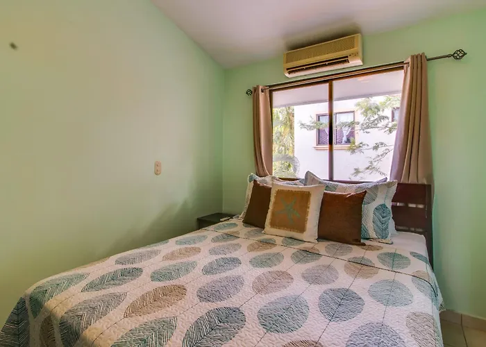 Apartment Playas Del Condo: Walk To & Restaurants